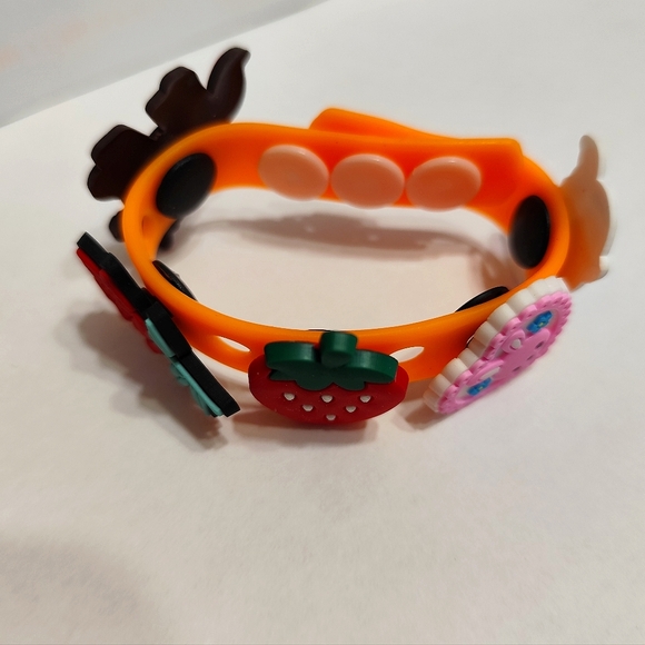 Free adds on🍭Croc Charms bracelet - Picture 2 of 4